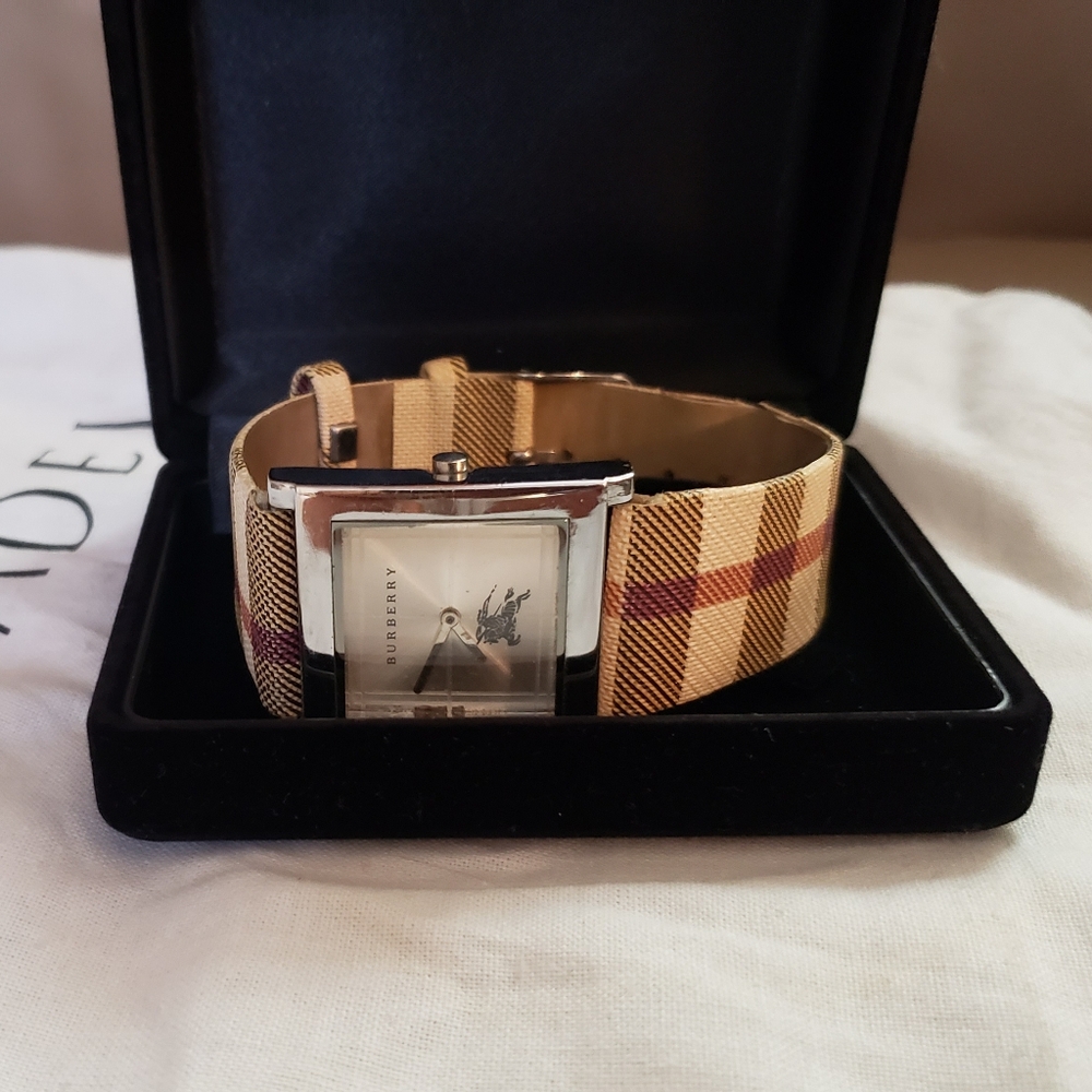 Burberry watch - Picture 4 of 5